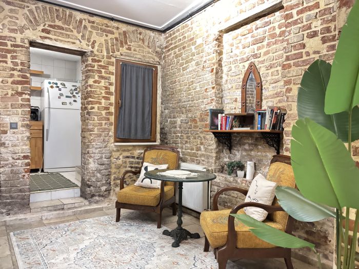 Balat’ta Eşsiz Sanat Evi | 5 Yatak Odası & Bahçe