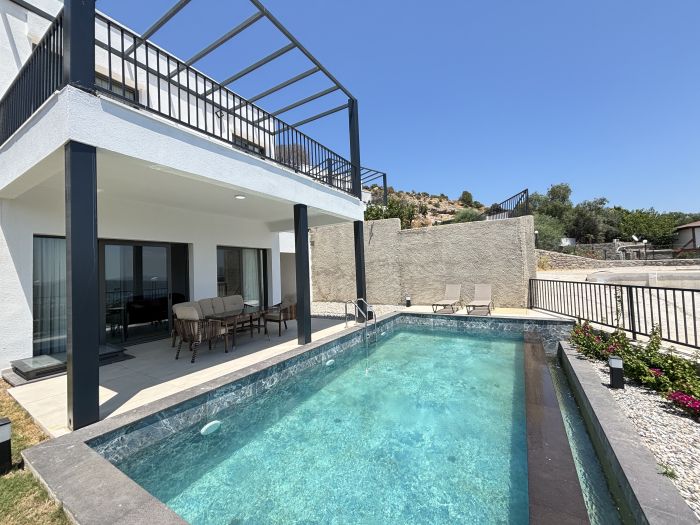 Türkbükü'nde Modern Havuzlu Villa