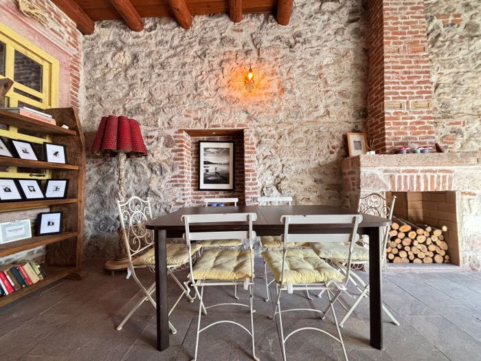 Historic Art House | Award-Winning Gallery Home