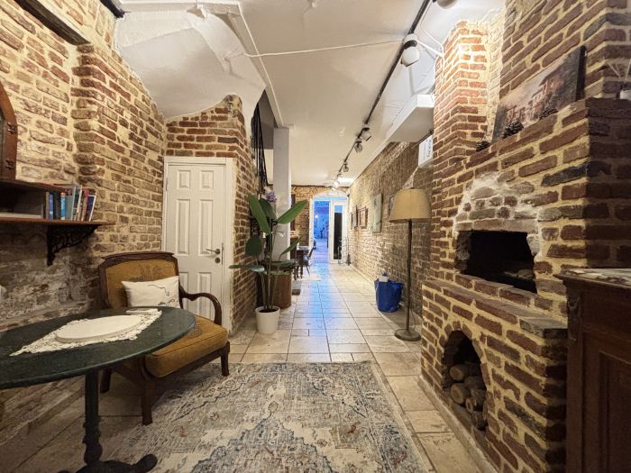 Balat’ta Eşsiz Sanat Evi | 5 Yatak Odası & Bahçe