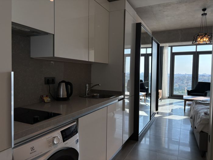 Luxury Studio on the 19th Floor | Queen Bomonti