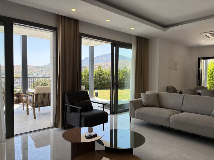 Türkbükü'nde Modern Havuzlu Villa