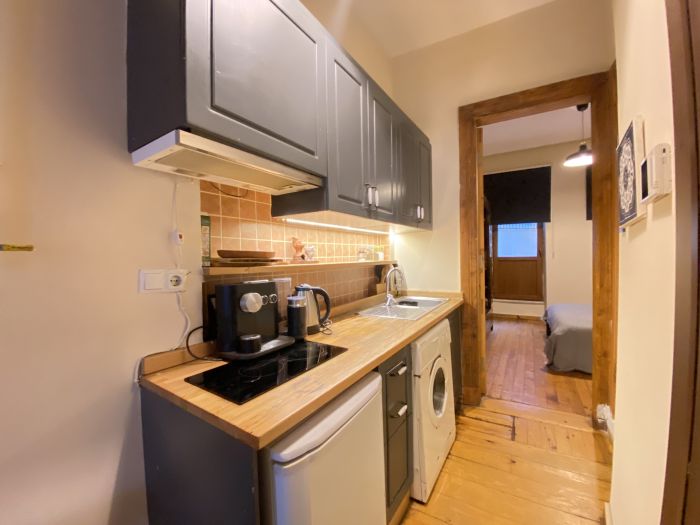 Authentic 1BR Beyoğlu Flat - Walk to İstiklal