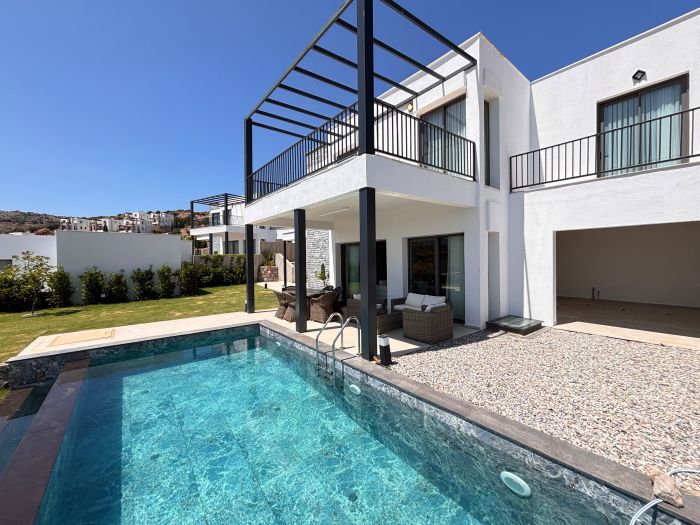 Türkbükü'nde Modern Havuzlu Villa