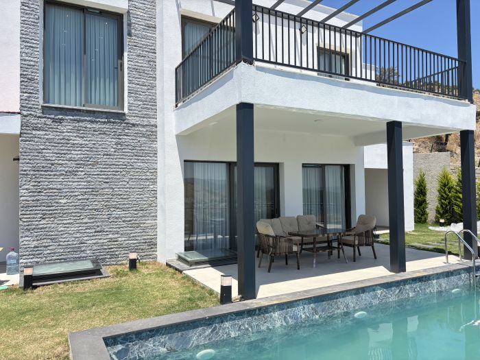 Modern 5BR Villa | Private Pool & Stunning Views