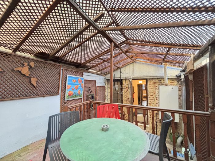 Balat’ta Eşsiz Sanat Evi | 5 Yatak Odası & Bahçe