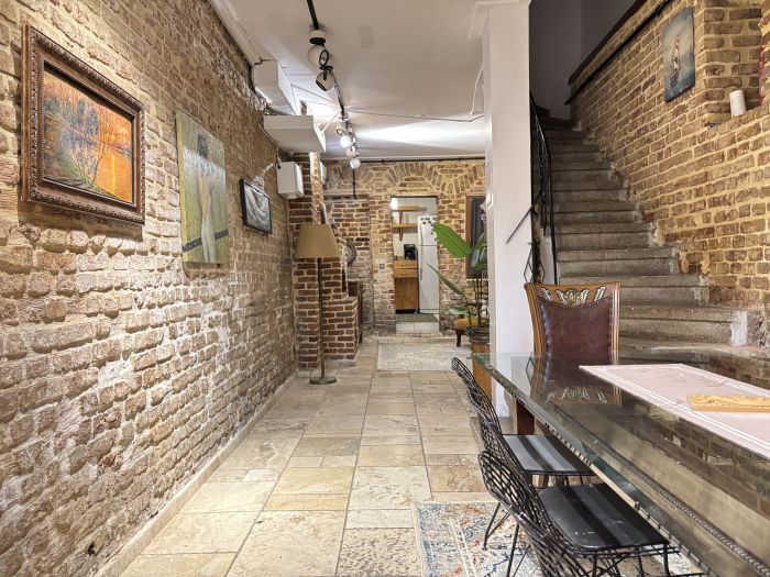 Balat’ta Eşsiz Sanat Evi | 5 Yatak Odası & Bahçe