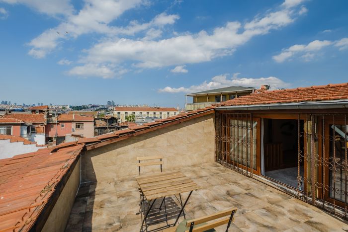 Detached Triplex with Garden & Terrace