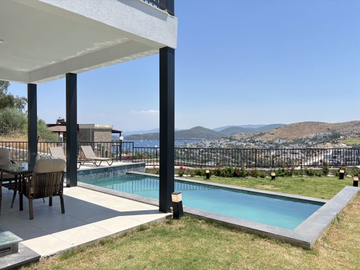 Modern 5BR Villa | Private Pool & Stunning Views