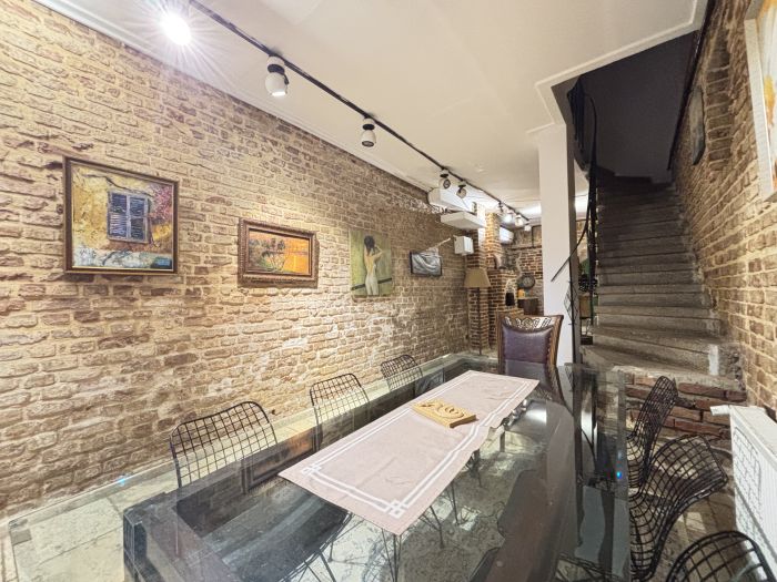 Balat’ta Eşsiz Sanat Evi | 5 Yatak Odası & Bahçe