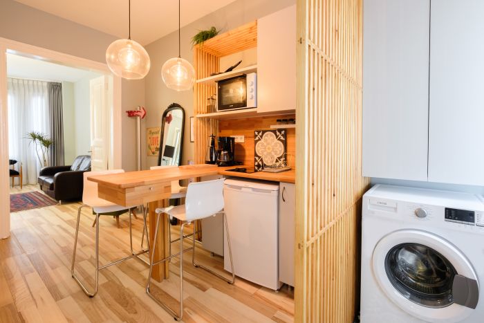 City-Center Urban Flat with Private Balcony