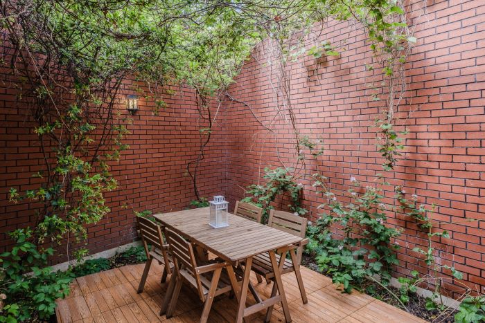 Detached Triplex with Garden & Terrace