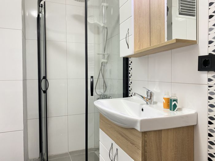 Elegant New Apartment with Fast WiFi
