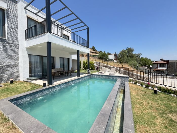 Modern 5BR Villa | Private Pool & Stunning Views