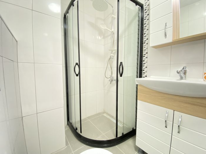 Elegant New Apartment with Fast WiFi