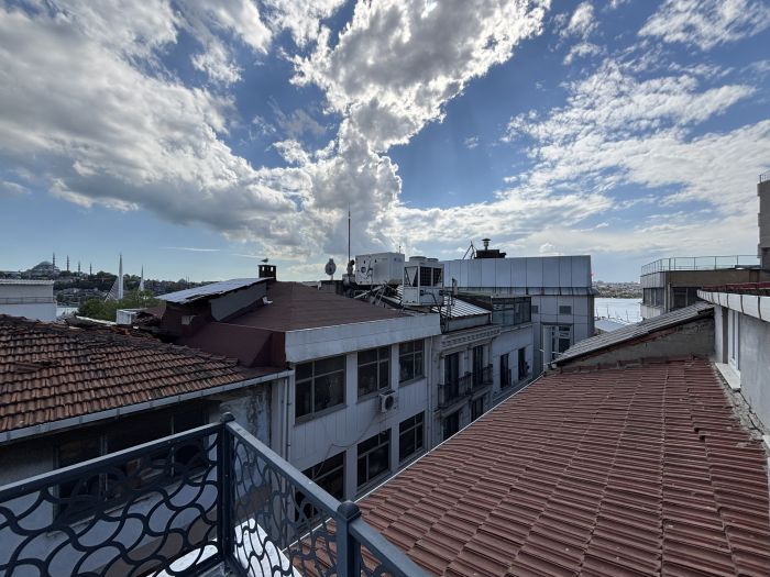 Luxury 1BR • Turkish Bath • Walk to Gala