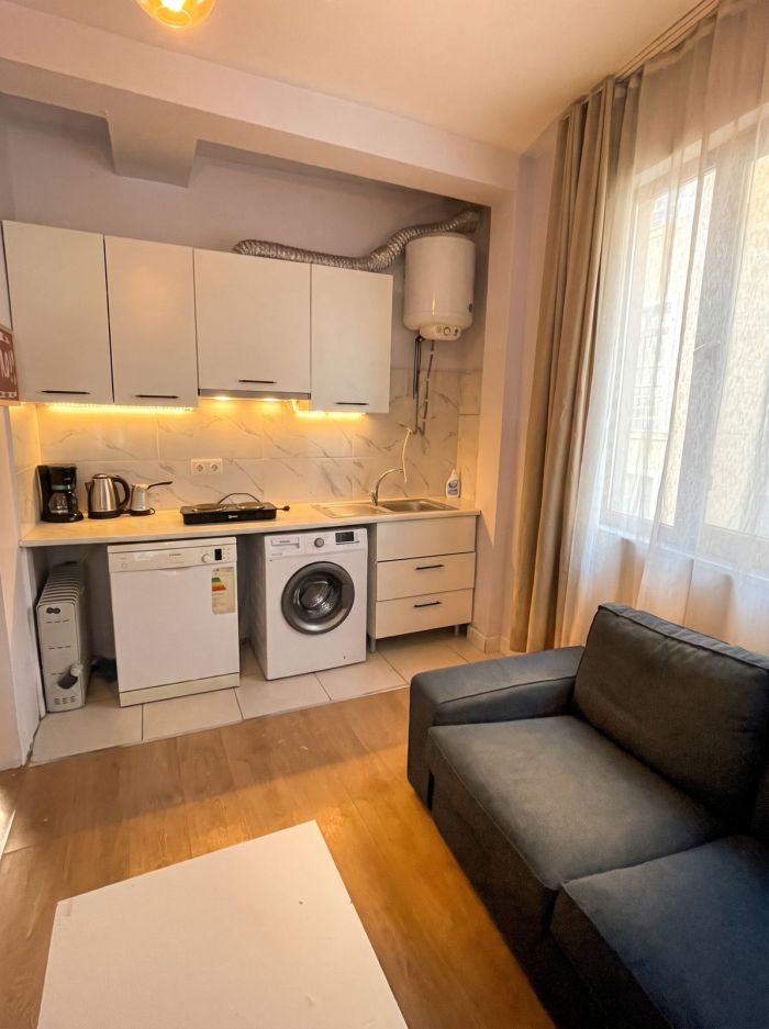 Stylish 2BR Flat Near Grand Bazaar & Eminönü