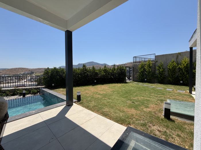 Türkbükü'nde Modern Havuzlu Villa