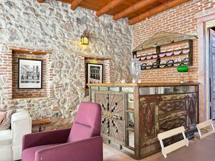 Historic Art House | Award-Winning Gallery Home