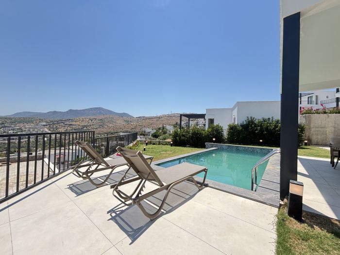 Modern 5BR Villa | Private Pool & Stunning Views