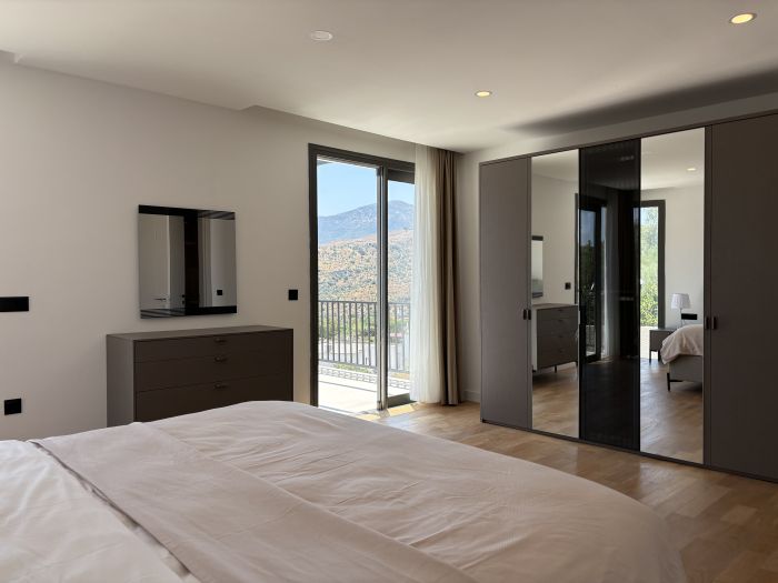 Modern 5BR Villa | Private Pool & Stunning Views