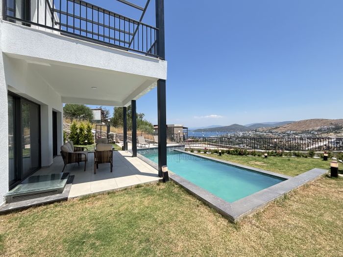 Modern 5BR Villa | Private Pool & Stunning Views