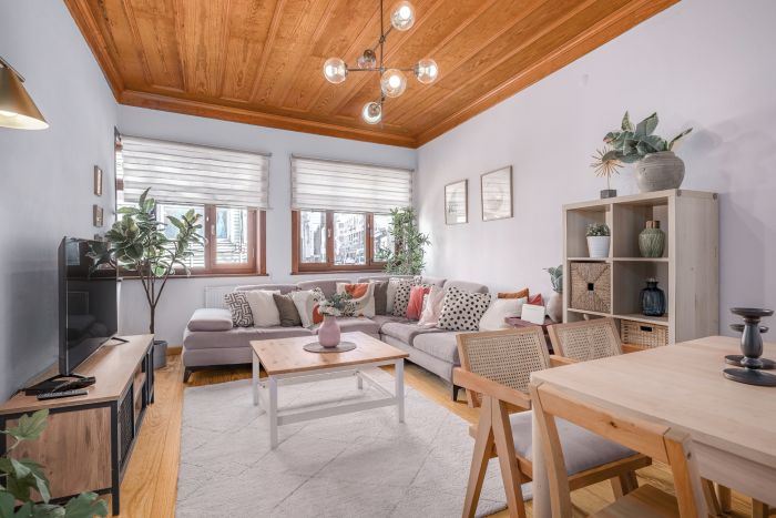 Detached Triplex with Garden & Terrace