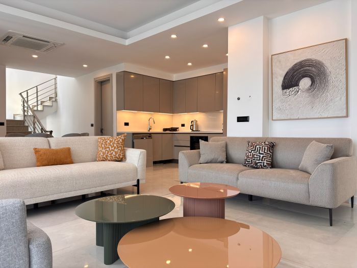 Türkbükü'nde Modern Havuzlu Villa