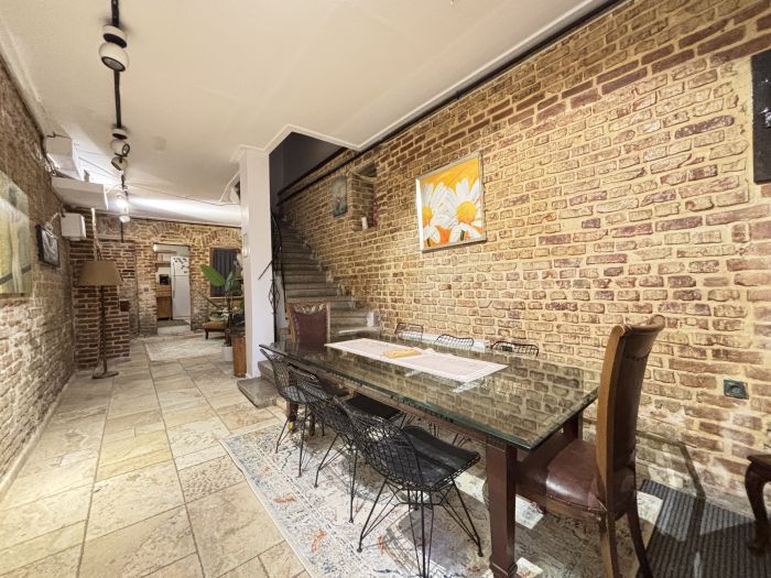 Balat’ta Eşsiz Sanat Evi | 5 Yatak Odası & Bahçe