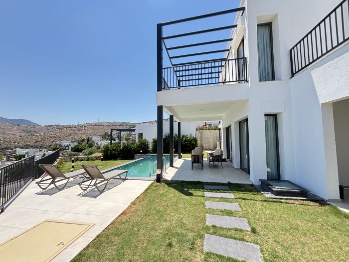 Modern 5BR Villa | Private Pool & Stunning Views