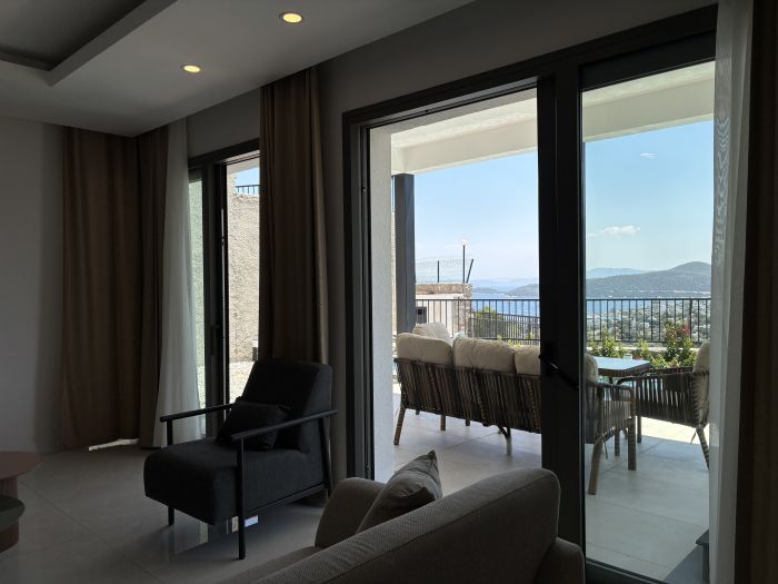 Türkbükü'nde Modern Havuzlu Villa