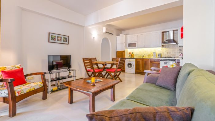 Villa with Garden & Shared Pool – 4 Min from Beach