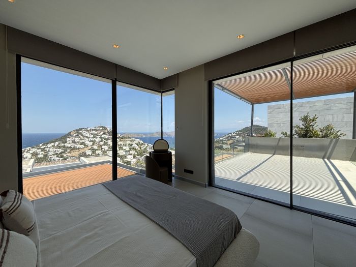 Yalıkavak Villa with Pool, Garden & Sea View
