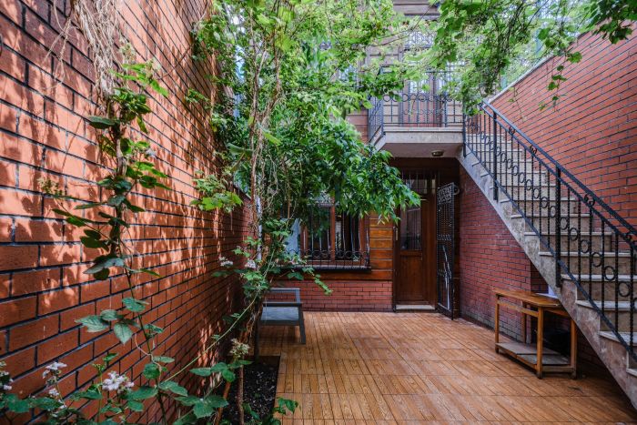 Detached Triplex with Garden & Terrace