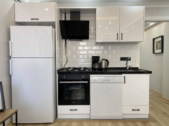 Elegant New Apartment with Fast WiFi