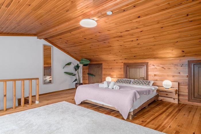 Detached Triplex with Garden & Terrace