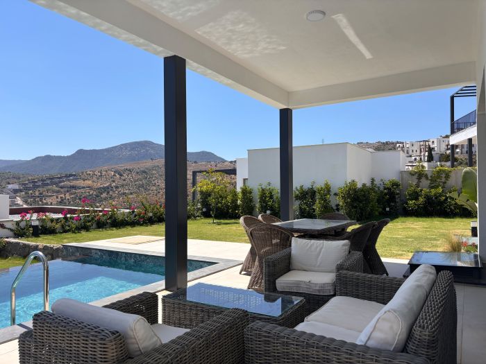 Türkbükü'nde Modern Havuzlu Villa
