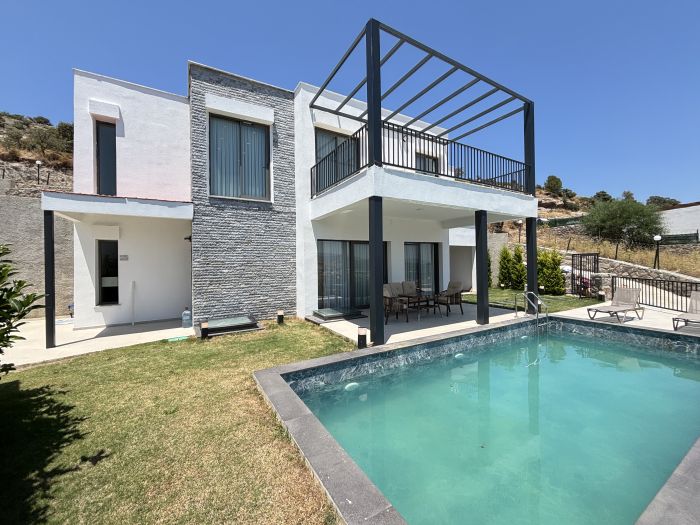 Modern 5BR Villa | Private Pool & Stunning Views