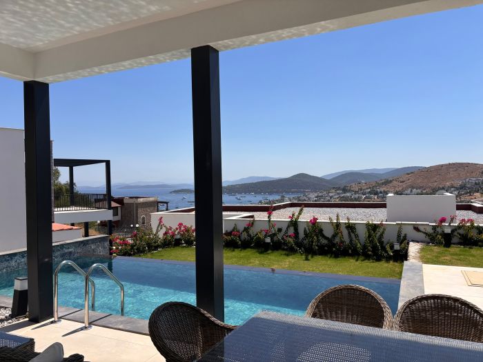 Türkbükü'nde Modern Havuzlu Villa