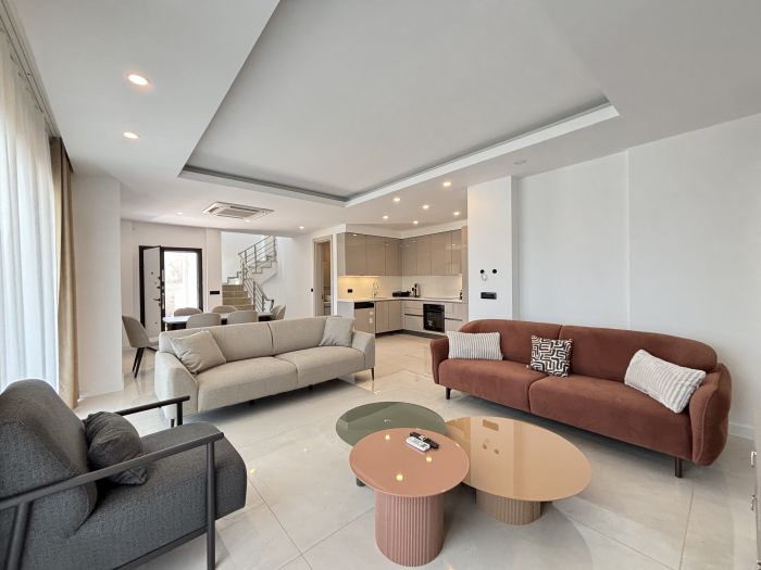 Türkbükü'nde Modern Havuzlu Villa