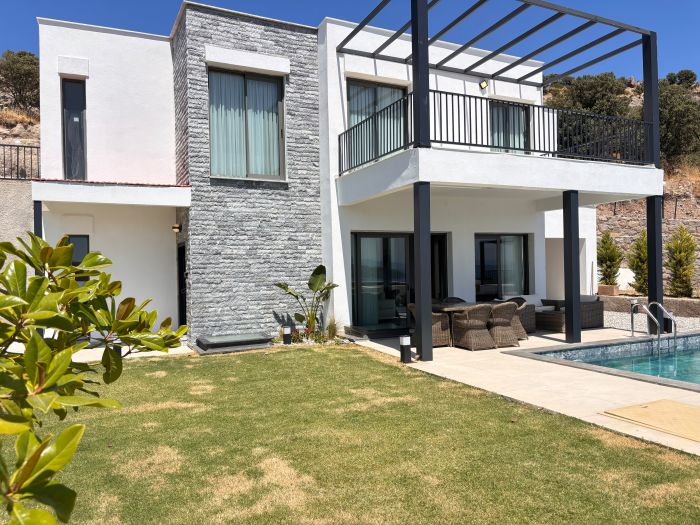 Türkbükü'nde Modern Havuzlu Villa