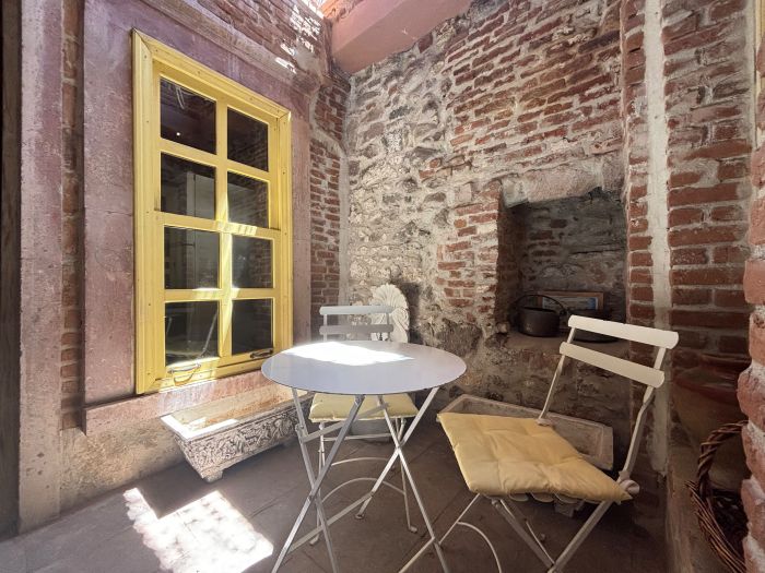 Historic Art House | Award-Winning Gallery Home