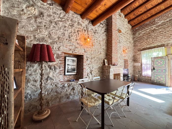 Historic Art House | Award-Winning Gallery Home
