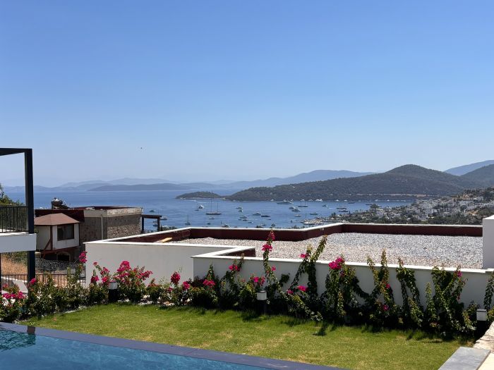 Türkbükü'nde Modern Havuzlu Villa