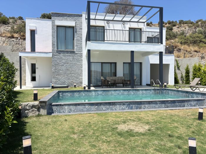 Modern 5BR Villa | Private Pool & Stunning Views