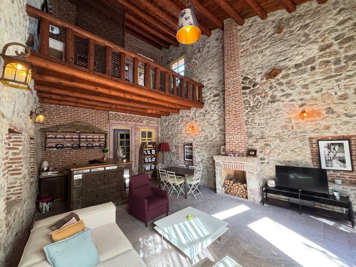 Historic Art House | Award-Winning Gallery Home