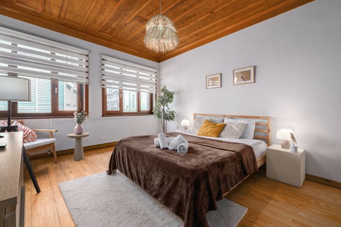 Detached Triplex with Garden & Terrace