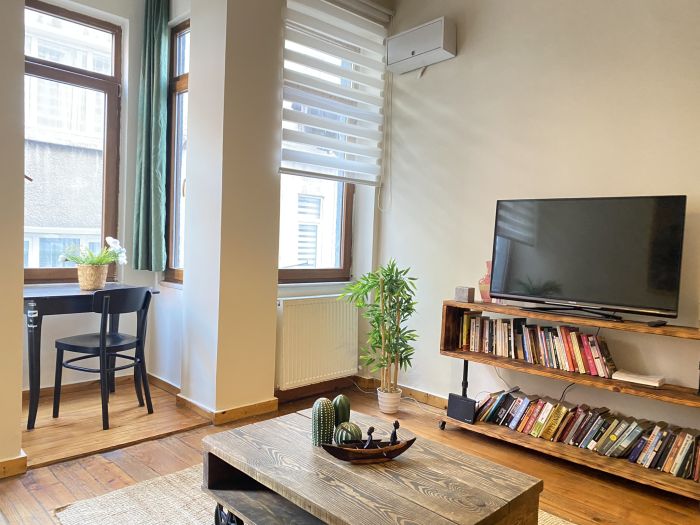Authentic 1BR Beyoğlu Flat - Walk to İstiklal