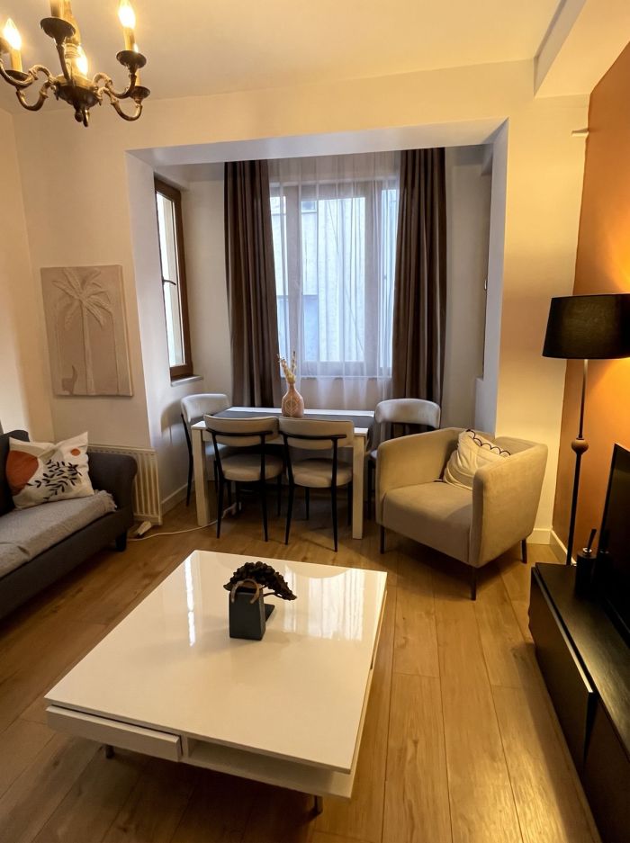 Stylish 2BR Flat Near Grand Bazaar & Eminönü