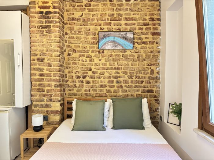 Balat’ta Eşsiz Sanat Evi | 5 Yatak Odası & Bahçe